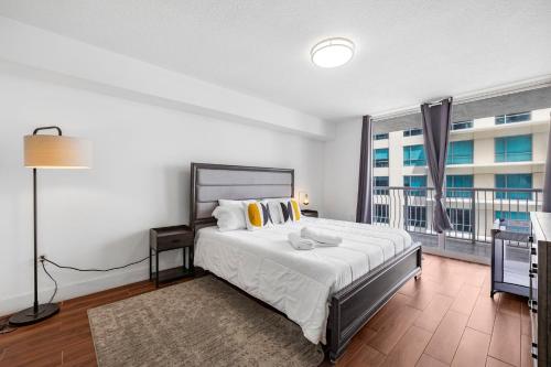 Exclusive 1BR Apartment on 35th floor photo 12