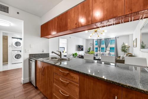 Exclusive 1BR Apartment on 35th floor photo 24