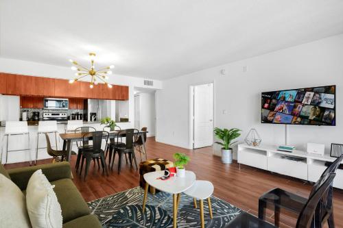 Exclusive 1BR Apartment on 35th floor photo 5