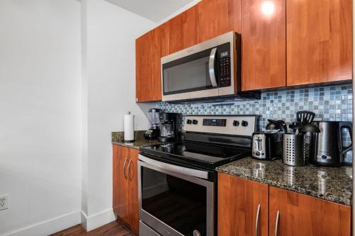 Exclusive 1BR Apartment on 35th floor photo 22