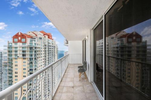 Exclusive 1BR Apartment on 35th floor photo 29