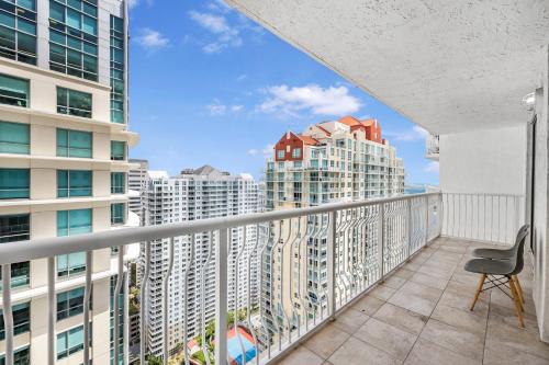 Exclusive 1BR Apartment on 35th floor photo 28