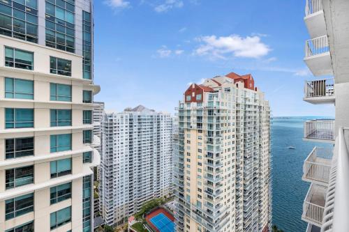 Exclusive 1BR Apartment on 35th floor photo 26