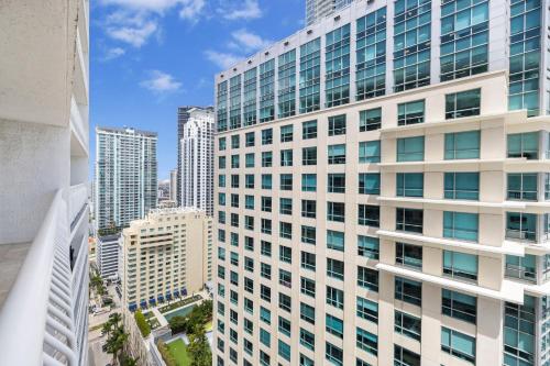 Exclusive 1BR Apartment on 35th floor photo 27