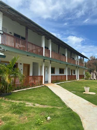 Dani's GuestHouse 1 con piscina