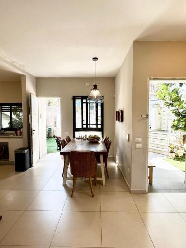 Fotografie z fotogalerie ubytování Garden apartment in Ramat HaSharon v destinaci Ramat HaSharon