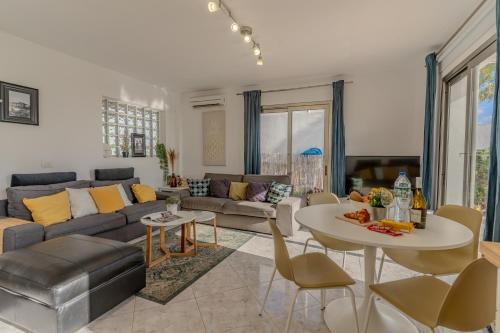 Bungalow apartment with private pool & ocean views