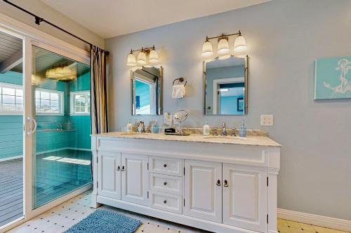 Ένα μπάνιο στο Sea Dream and Sand Dollar Suite