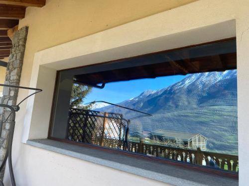 a window with a view of a mountain at Casa degli iris in Quart