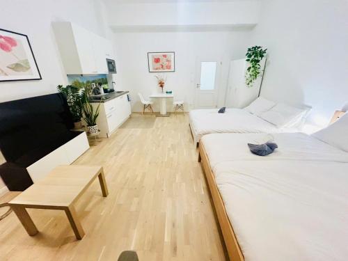 Postel nebo postele na pokoji v ubytování New Design apartment right next Wenceslas Square