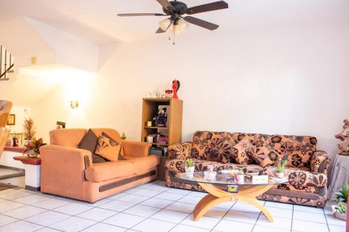 Posezení v ubytování Encantadora Casa con Jacuzzi Privado y Alberca