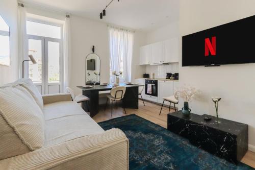 Fancy 3BR Duplex Near Nice Port & Old Town | By Airnest