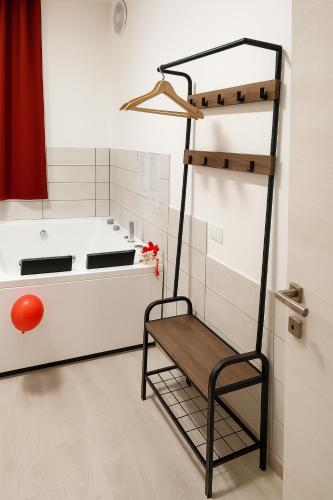 Lovers' Nest - Spa Apartment