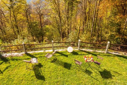 a yard with chairs and a table with a frisbee at Baita Heidi - Villaggio dei Crodini in Crodo