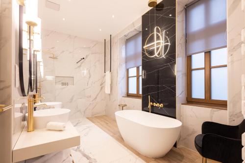a bathroom with two sinks and a tub at Vadkert Major in Sárvár