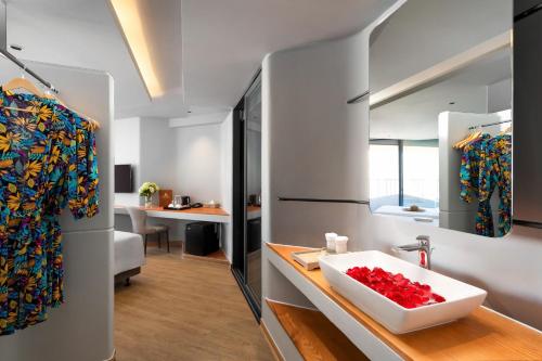 Η κουζίνα ή μικρή κουζίνα στο Seaside Boutique Hotel Nha Trang Beach