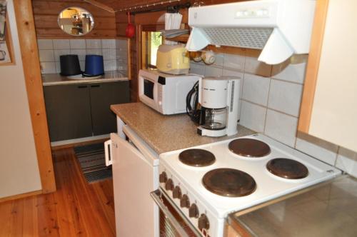 a kitchen with a white stove top oven in a kitchen at Hinders Cottages in Nauvo