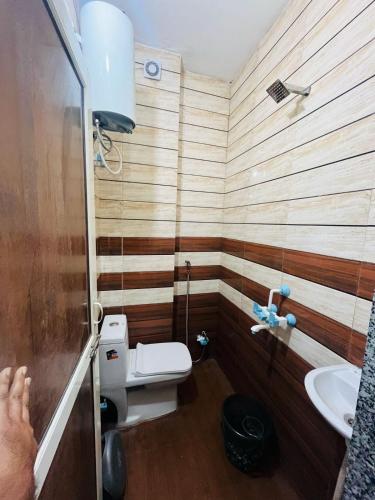 a bathroom with a toilet and a sink at Hotel Deepak place in Khātu