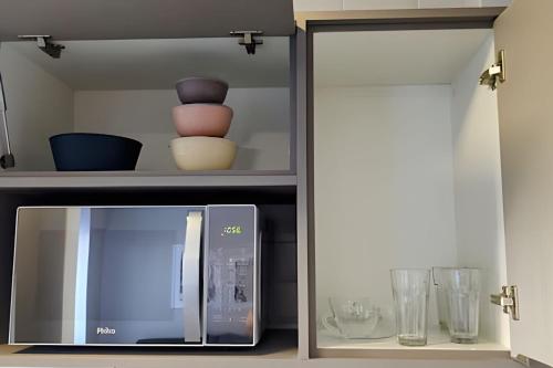 Kuchyň nebo kuchyňský kout v ubytování 2 quartos com ar e garagem