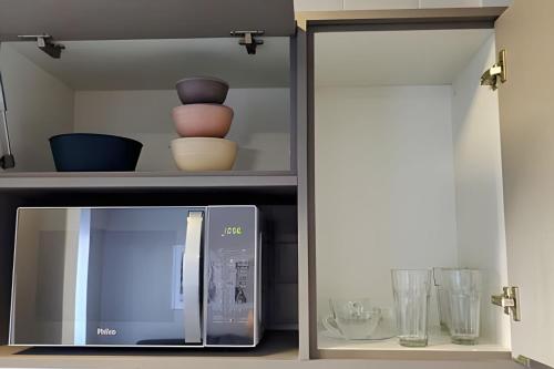 Una cocina o cocineta en Apto com Wi-fi e garagem -