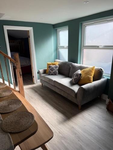Brand New Stylish Converted Coach House in Cardiff photo 9