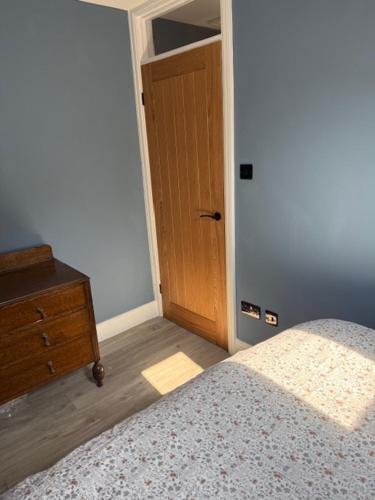 Brand New Stylish Converted Coach House in Cardiff photo 26