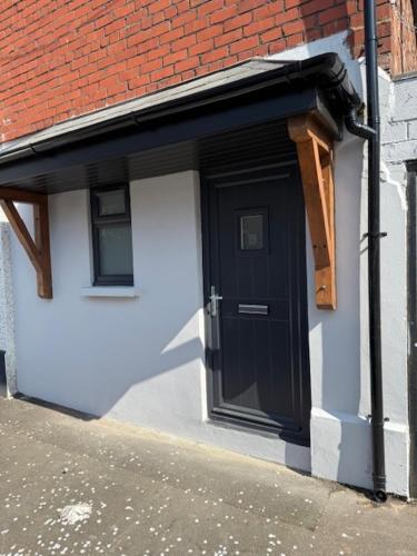 Brand New Stylish Converted Coach House in Cardiff photo 6