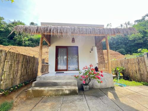 Zahrada ubytování Tyana House Kuta Lombok