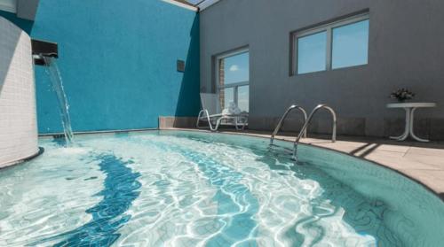 Bazén v ubytování HOTEL PERDIZES - FLAT Executivo - 1206 nebo v jeho okolí