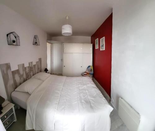 Postel nebo postele na pokoji v ubytování T2 appartement - Accès direct Grande Plage