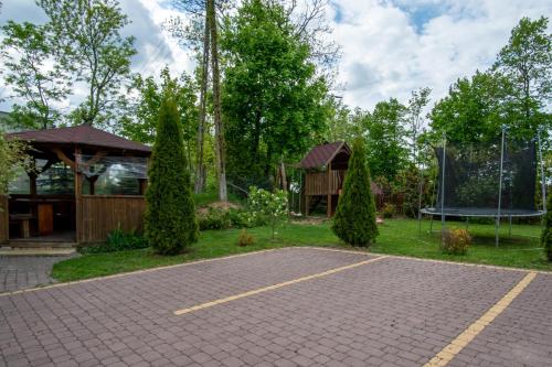 a garden with a basketball hoop and a playground at Gościniec Lila in Mikołajki