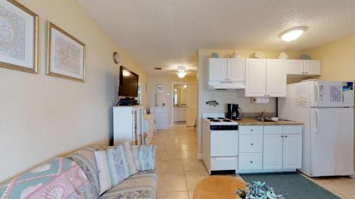 Gallery image of Driftwood Landing 1 in Naples