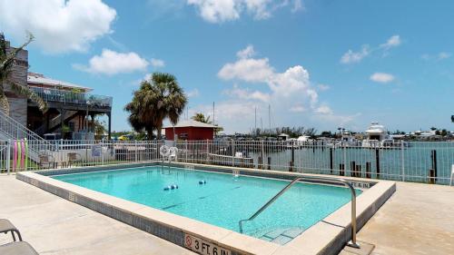 a large swimming pool with at Driftwood Landing 14 in Naples
