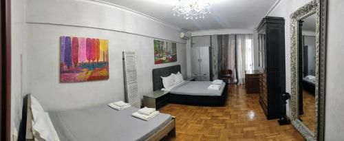Posteľ alebo postele v izbe v ubytovaní Elegant Luminous Downtown