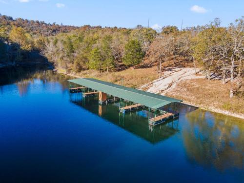 Gallery image of Studio Condo on Table Rock Lake w Access & Views-Free Tickets- in Kimberling City