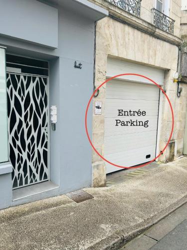 Ein Zertifikat, Auszeichnung, Logo oder anderes Dokument, das in der Unterkunft Le GOLDORAK - Hypercentre, parking privé et climatisation ausgestellt ist