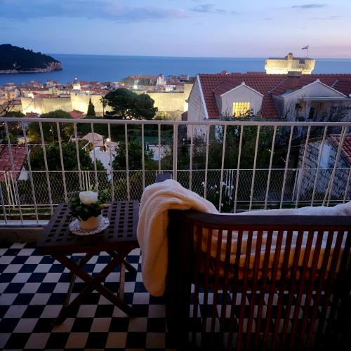 Sea And Old City View Apartment