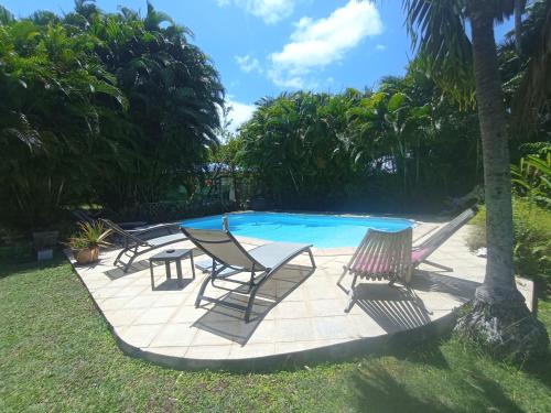 Bazén v ubytování La Kaz Kako nebo v jeho okolí