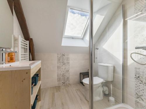 a bathroom with a toilet and a window at Maison de Campagne au Calme avec Terrasse, 3 Chambres - FR-1-306-1300 in Nort-sur-Erdre