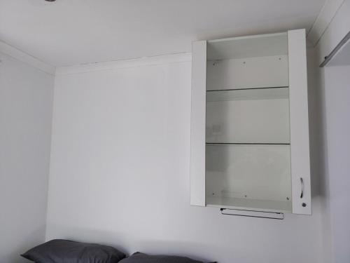 Gambar di galeri bagi Kenwyn Micro Apartments 2 di Cape Town