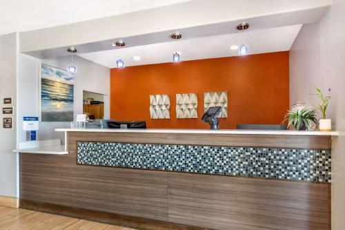 a lobby of a dental office with a reception counter at Best Western Club House Inn & Suites in Mineral Wells