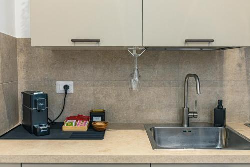 Η κουζίνα ή μικρή κουζίνα στο Mirò Suite Catania - Elegant Apartment Centro Storico