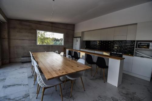 Ảnh trong thư viện ảnh của Sweetstaybykw Moderna Casa Campo con Piscina ở Asprillas