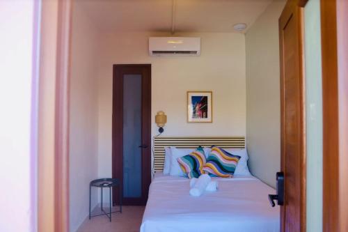 Postel nebo postele na pokoji v ubytování Room 14 Chill City Veranda Near Miramar