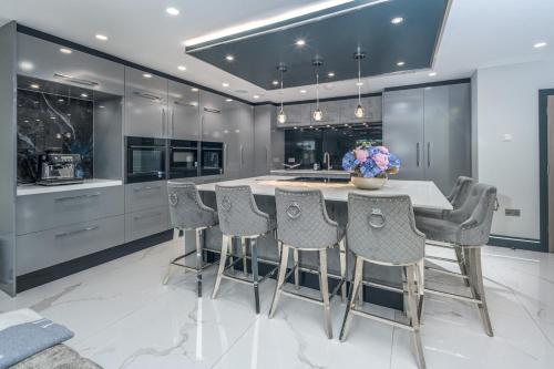 Gallery image of Luxury 7 Bed Durham Mansion Pool, Spa, Cinema in Durham