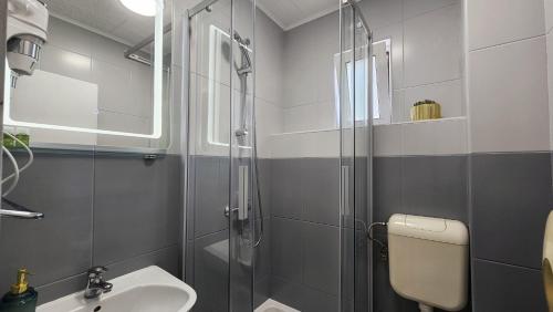Ένα μπάνιο στο Villa Babilon