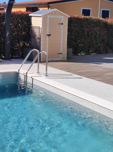 Villa Mona-Haus mit Privatpool in Novigrad mit Meerblick, privatem Parkplatz und Wallbox