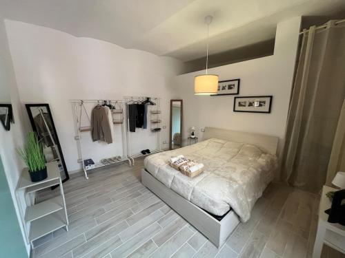 a bedroom with a bed in a room at Monky house in Casale Monferrato