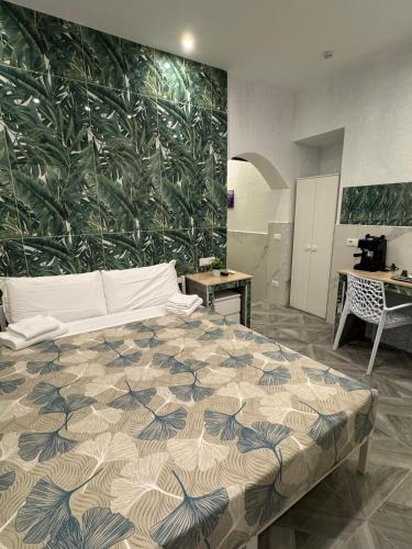 a bedroom with a large bed with a green wall at LUXOR ECO ROMA CASA E APPARTAMENTO PER VACANZE IN CENTRO Piazza Bologna, Colosseo, Piazza di Spagna, Vaticano, San Pietro, Sapienza, Fontana di Trevi, Piazza Navona, Trastevere, Tiburtina, Termini, Aeroporto in Rome