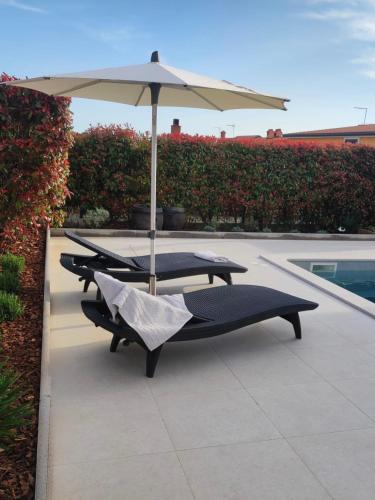 Villa Mona-Haus mit Privatpool in Novigrad mit Meerblick, privatem Parkplatz und Wallbox